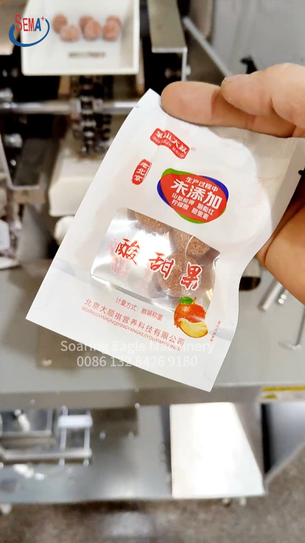 Automatic worker manual filling solid product pouch bag packing machine